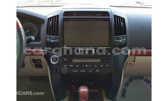 Buy Import Toyota Land Cruiser White Car in Import - Dubai in Ashanti Buy Import Toyota Land Cruiser White Car in Import - Dubai in Ashanti