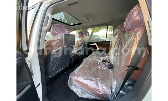 Ra Imported Toyota Land Cruiser funfun Ọkọ̀ in Import - Dubai ni Ashanti Ra Imported Toyota Land Cruiser funfun Ọkọ̀ in Import - Dubai ni Ashanti