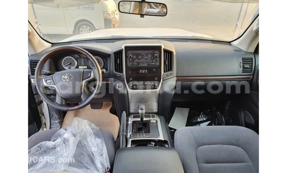 Sayi Imported Toyota Land Cruiser White Mota in Import - Dubai a Ashanti Sayi Imported Toyota Land Cruiser White Mota in Import - Dubai a Ashanti