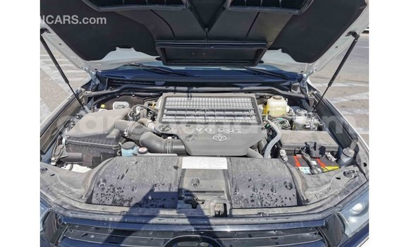 Sayi Imported Toyota Land Cruiser White Mota in Import - Dubai a Ashanti Sayi Imported Toyota Land Cruiser White Mota in Import - Dubai a Ashanti