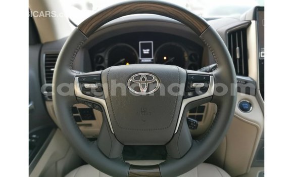 Sayi Imported Toyota Land Cruiser White Mota in Import - Dubai a Ashanti Sayi Imported Toyota Land Cruiser White Mota in Import - Dubai a Ashanti