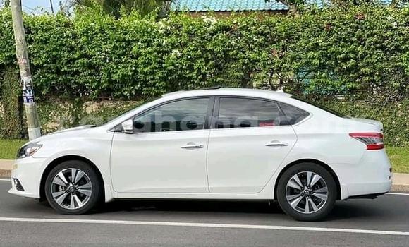 Ra Àlòkù Nissan Sentra funfun Ọkọ̀ in Accra ni Greater Accra Ra Àlòkù Nissan Sentra funfun Ọkọ̀ in Accra ni Greater Accra