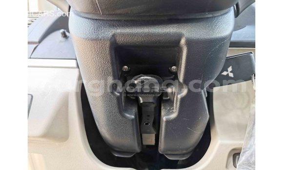Ra Imported Mitsubishi Pajero funfun Ọkọ̀ in Import - Dubai ni Ashanti Ra Imported Mitsubishi Pajero funfun Ọkọ̀ in Import - Dubai ni Ashanti