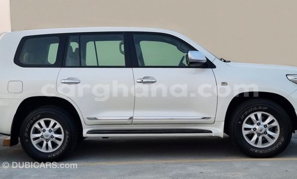 Sayi Imported Toyota Land Cruiser White Mota in Import - Dubai a Ashanti Sayi Imported Toyota Land Cruiser White Mota in Import - Dubai a Ashanti