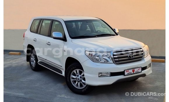 Sayi Imported Toyota Land Cruiser White Mota in Import - Dubai a Ashanti Sayi Imported Toyota Land Cruiser White Mota in Import - Dubai a Ashanti