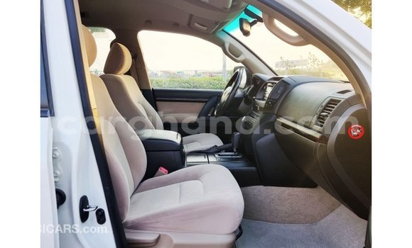 Sayi Imported Toyota Land Cruiser White Mota in Import - Dubai a Ashanti Sayi Imported Toyota Land Cruiser White Mota in Import - Dubai a Ashanti