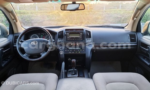 Sayi Imported Toyota Land Cruiser White Mota in Import - Dubai a Ashanti Sayi Imported Toyota Land Cruiser White Mota in Import - Dubai a Ashanti