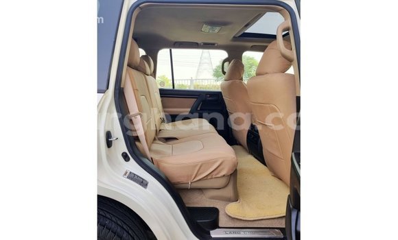 Ra Imported Toyota Land Cruiser funfun Ọkọ̀ in Import - Dubai ni Ashanti Ra Imported Toyota Land Cruiser funfun Ọkọ̀ in Import - Dubai ni Ashanti