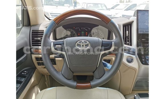 Buy Import Toyota Land Cruiser White Car in Import - Dubai in Ashanti Buy Import Toyota Land Cruiser White Car in Import - Dubai in Ashanti