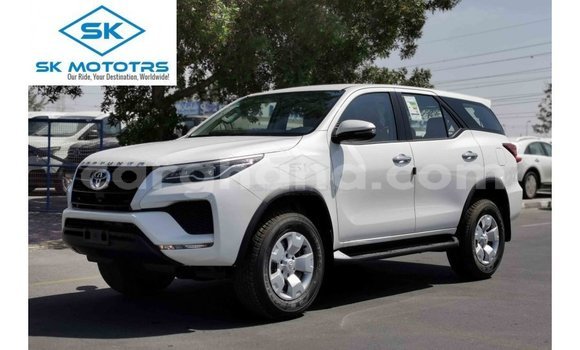 Ra Imported Toyota Fortuner funfun Ọkọ̀ in Import - Dubai ni Ashanti