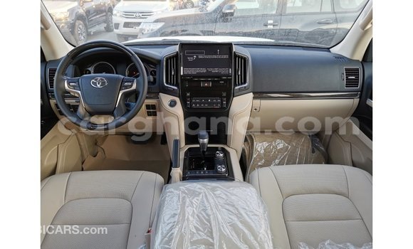 Buy Import Toyota Land Cruiser White Car in Import - Dubai in Ashanti Buy Import Toyota Land Cruiser White Car in Import - Dubai in Ashanti
