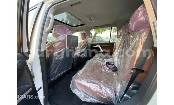 Buy Import Toyota Land Cruiser White Car in Import - Dubai in Ashanti Buy Import Toyota Land Cruiser White Car in Import - Dubai in Ashanti