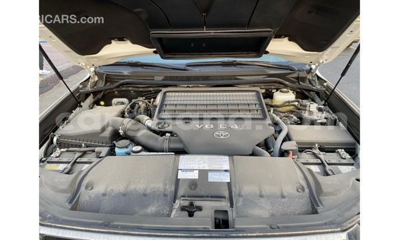 Buy Import Toyota Land Cruiser White Car in Import - Dubai in Ashanti Buy Import Toyota Land Cruiser White Car in Import - Dubai in Ashanti
