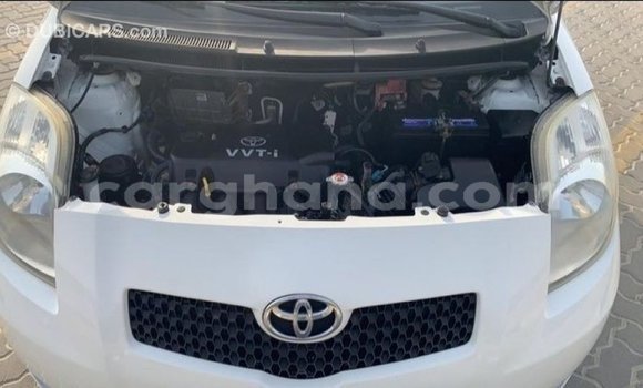 Ra Imported Toyota Yaris funfun Ọkọ̀ in Import - Dubai ni Ashanti Ra Imported Toyota Yaris funfun Ọkọ̀ in Import - Dubai ni Ashanti