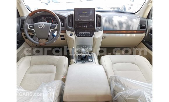 Sayi Imported Toyota Land Cruiser White Mota in Import - Dubai a Ashanti Sayi Imported Toyota Land Cruiser White Mota in Import - Dubai a Ashanti