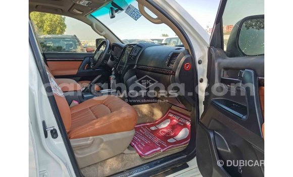 Sayi Imported Toyota Land Cruiser White Mota in Import - Dubai a Ashanti Sayi Imported Toyota Land Cruiser White Mota in Import - Dubai a Ashanti