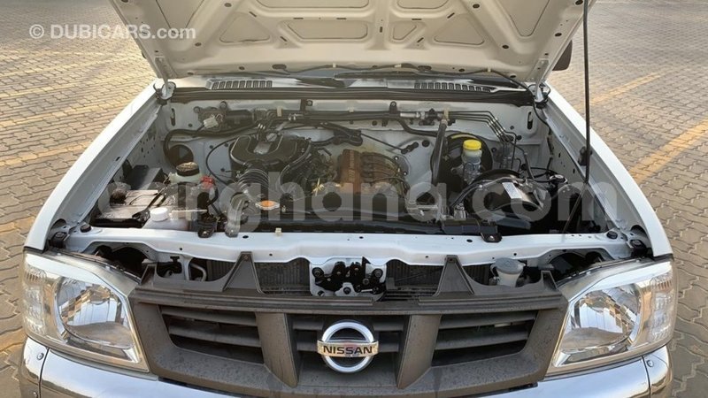 Big with watermark nissan pickup ashanti import dubai 32686