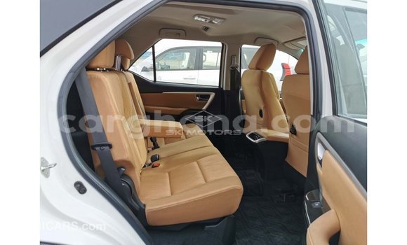 Ra Imported Toyota Fortuner funfun Ọkọ̀ in Import - Dubai ni Ashanti Ra Imported Toyota Fortuner funfun Ọkọ̀ in Import - Dubai ni Ashanti
