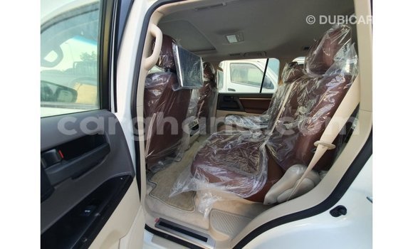 Sayi Imported Toyota Land Cruiser White Mota in Import - Dubai a Ashanti Sayi Imported Toyota Land Cruiser White Mota in Import - Dubai a Ashanti