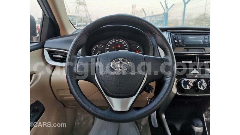 Big with watermark toyota yaris ashanti import dubai 32852