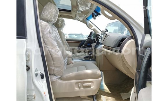 Ra Imported Toyota Land Cruiser funfun Ọkọ̀ in Import - Dubai ni Ashanti Ra Imported Toyota Land Cruiser funfun Ọkọ̀ in Import - Dubai ni Ashanti