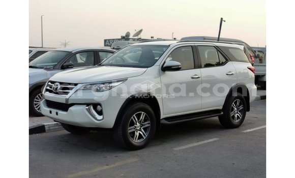Ra Imported Toyota Fortuner funfun Ọkọ̀ in Import - Dubai ni Ashanti Ra Imported Toyota Fortuner funfun Ọkọ̀ in Import - Dubai ni Ashanti