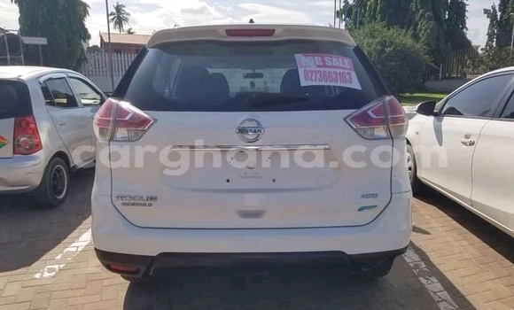 Ra Àlòkù Nissan Rogue funfun Ọkọ̀ in Tema ni Greater Accra Ra Àlòkù Nissan Rogue funfun Ọkọ̀ in Tema ni Greater Accra