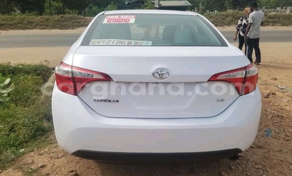 Ra Àlòkù Toyota Corolla funfun Ọkọ̀ in Tema ni Greater Accra