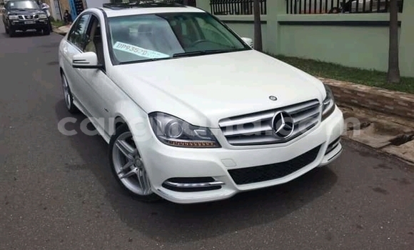 Buy Used Mercedes-Benz C250 coupe White Car in Accra in Greater Accra Buy Used Mercedes-Benz C250 coupe White Car in Accra in Greater Accra