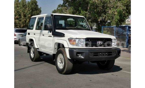 Sayi Imported Toyota Land Cruiser White Mota in Import - Dubai a Ashanti
