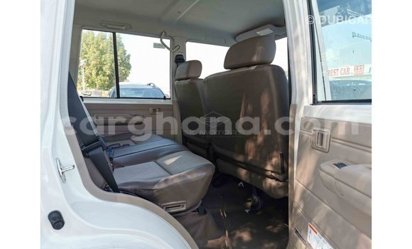 Buy Import Toyota Land Cruiser White Car in Import - Dubai in Ashanti Buy Import Toyota Land Cruiser White Car in Import - Dubai in Ashanti