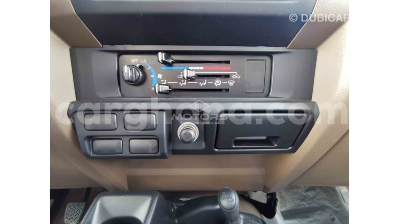 Big with watermark toyota land cruiser ashanti import dubai 33010