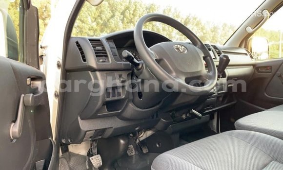 Ra Imported Toyota Hiace funfun Ọkọ̀ in Import - Dubai ni Ashanti Ra Imported Toyota Hiace funfun Ọkọ̀ in Import - Dubai ni Ashanti