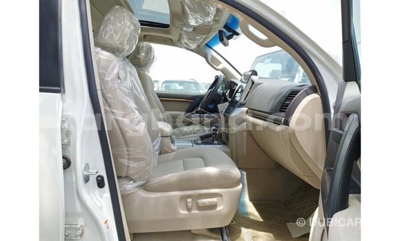 Buy Import Toyota Land Cruiser White Car in Import - Dubai in Ashanti Buy Import Toyota Land Cruiser White Car in Import - Dubai in Ashanti