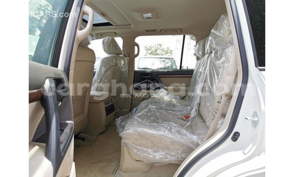 Buy Import Toyota Land Cruiser White Car in Import - Dubai in Ashanti Buy Import Toyota Land Cruiser White Car in Import - Dubai in Ashanti