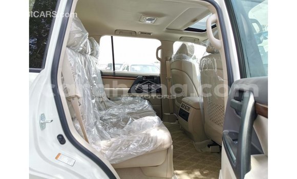 Buy Import Toyota Land Cruiser White Car in Import - Dubai in Ashanti Buy Import Toyota Land Cruiser White Car in Import - Dubai in Ashanti
