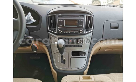 Sayi Imported Hyundai Accent White Mota in Import - Dubai a Ashanti Sayi Imported Hyundai Accent White Mota in Import - Dubai a Ashanti