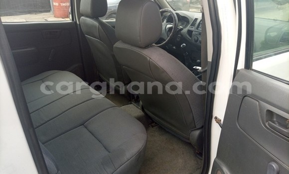 Buy Used Toyota Hilux White Car in Sekondi–Takoradi Metropolitan in Western Buy Used Toyota Hilux White Car in Sekondi–Takoradi Metropolitan in Western