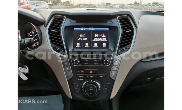 Sayi Imported Hyundai Santa Fe White Mota in Import - Dubai a Ashanti Sayi Imported Hyundai Santa Fe White Mota in Import - Dubai a Ashanti
