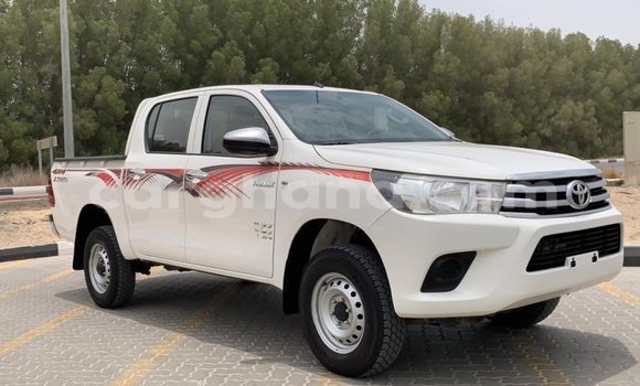 Sayi Imported Toyota Hilux White Mota in Import - Dubai a Ashanti Sayi Imported Toyota Hilux White Mota in Import - Dubai a Ashanti