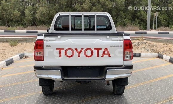 Sayi Imported Toyota Hilux White Mota in Import - Dubai a Ashanti Sayi Imported Toyota Hilux White Mota in Import - Dubai a Ashanti