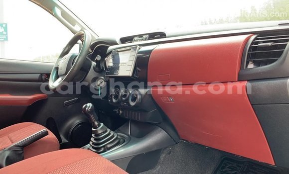 Sayi Imported Toyota Hilux White Mota in Import - Dubai a Ashanti Sayi Imported Toyota Hilux White Mota in Import - Dubai a Ashanti