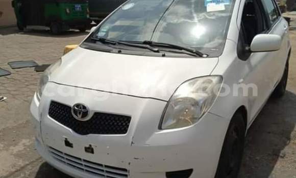 Ra Àlòkù Toyota Yaris funfun Ọkọ̀ in Sekondi–Takoradi Metropolitan ni Oorun Ra Àlòkù Toyota Yaris funfun Ọkọ̀ in Sekondi–Takoradi Metropolitan ni Oorun