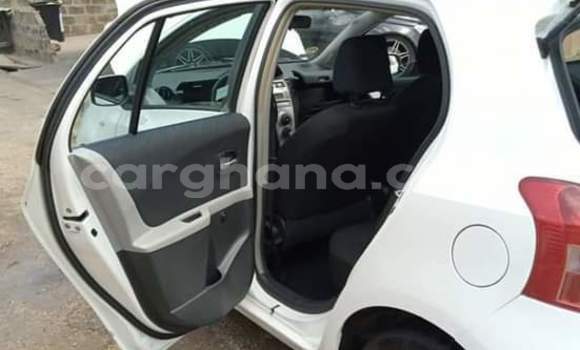 Ra Àlòkù Toyota Yaris funfun Ọkọ̀ in Sekondi–Takoradi Metropolitan ni Oorun Ra Àlòkù Toyota Yaris funfun Ọkọ̀ in Sekondi–Takoradi Metropolitan ni Oorun