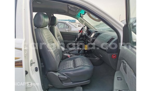 Ra Imported Toyota Hilux funfun Ọkọ̀ in Import - Dubai ni Ashanti Ra Imported Toyota Hilux funfun Ọkọ̀ in Import - Dubai ni Ashanti