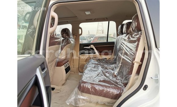 Buy Import Toyota Land Cruiser White Car in Import - Dubai in Ashanti Buy Import Toyota Land Cruiser White Car in Import - Dubai in Ashanti