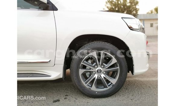 Buy Import Toyota Land Cruiser White Car in Import - Dubai in Ashanti Buy Import Toyota Land Cruiser White Car in Import - Dubai in Ashanti