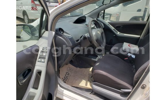 Ra Imported Toyota Yaris funfun Ọkọ̀ in Import - Dubai ni Ashanti Ra Imported Toyota Yaris funfun Ọkọ̀ in Import - Dubai ni Ashanti