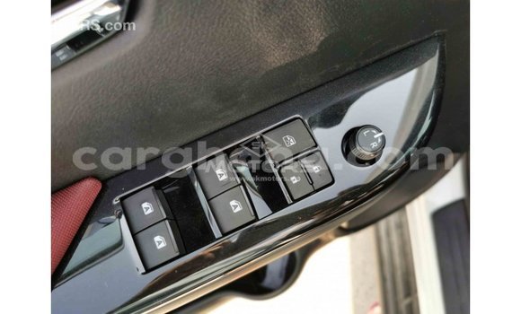 Sayi Imported Toyota Hilux White Mota in Import - Dubai a Ashanti Sayi Imported Toyota Hilux White Mota in Import - Dubai a Ashanti