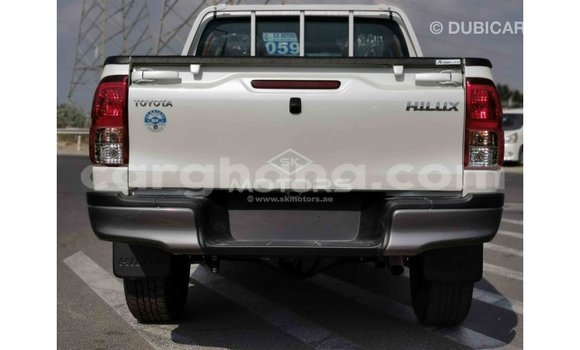 Ra Imported Toyota Hilux funfun Ọkọ̀ in Import - Dubai ni Ashanti Ra Imported Toyota Hilux funfun Ọkọ̀ in Import - Dubai ni Ashanti